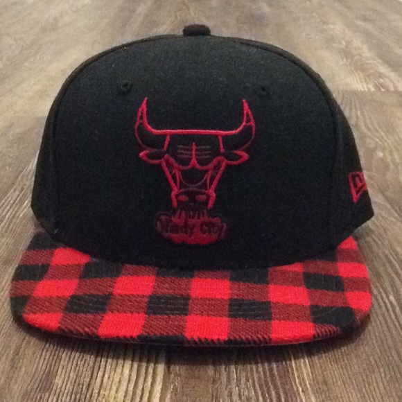 A red bulls hat - Picture 1 of 3